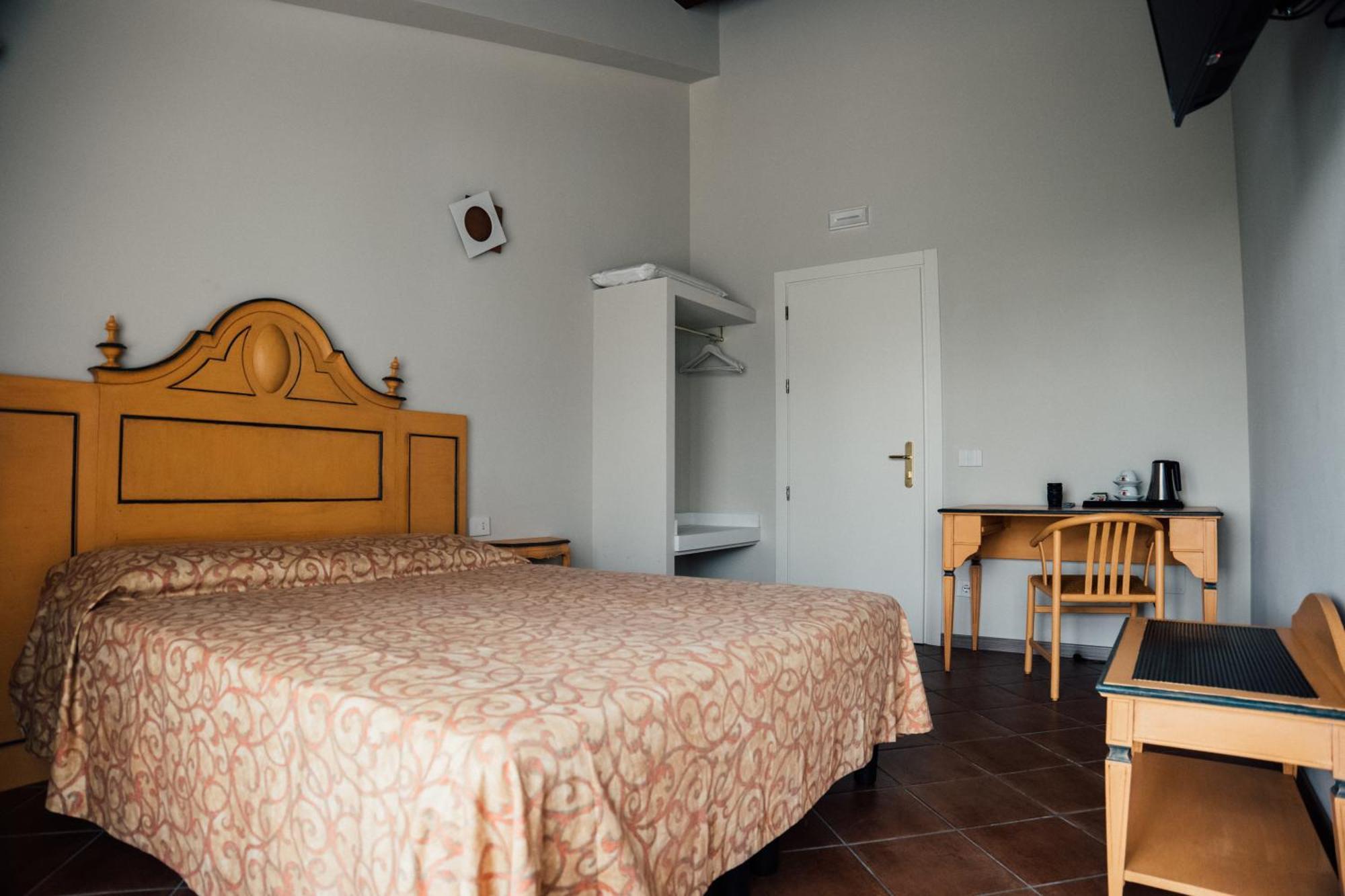 Albergo La Meridiana Кастельнуово-дель-Гарда Экстерьер фото