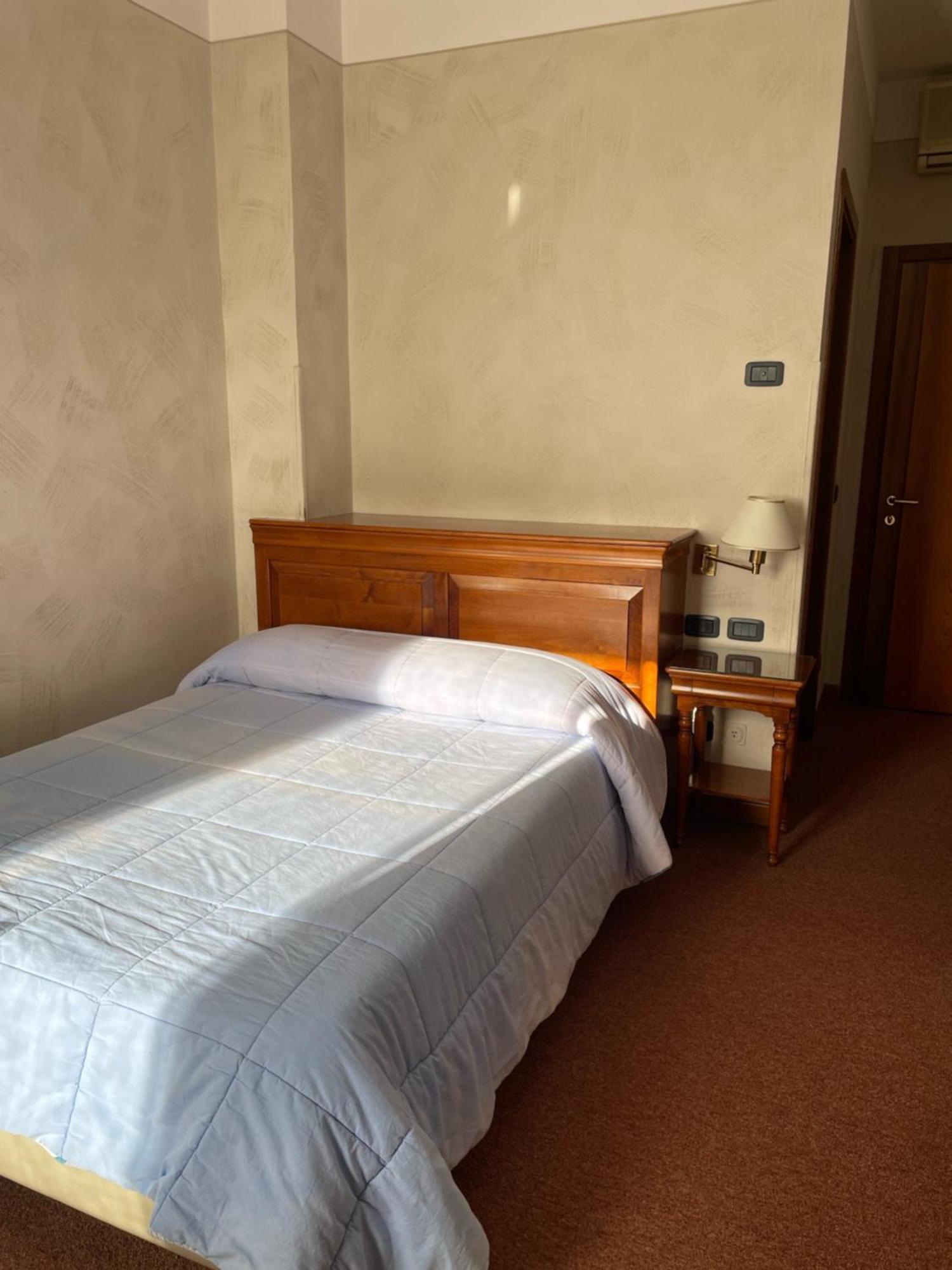 Albergo La Meridiana Кастельнуово-дель-Гарда Номер фото